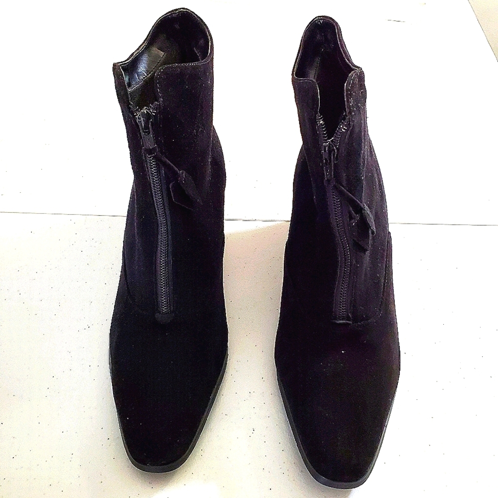 Ipanema black suede zip front heeled ankle boots size 11